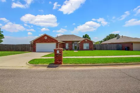 2300 Port Rush Dr, Moore, OK 73160