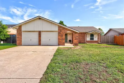 10209 Birkenhead Rd, Yukon, OK 73099