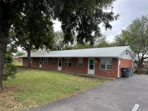 1208 NW Dearborn Ave, Lawton, OK 73507