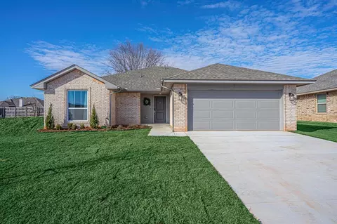 805 Caracara Dr, Norman, OK 73072