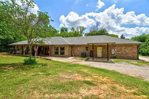 2401 Glyna Ln, Guthrie, OK 73044