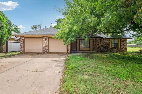 1105 Wilshire Dr, Newcastle, OK 73065