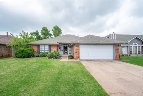 1108 NE 25th St, Moore, OK 73160