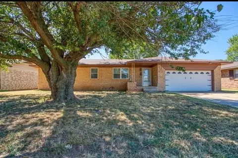 838 Mimosa Dr, Watonga, OK 73772