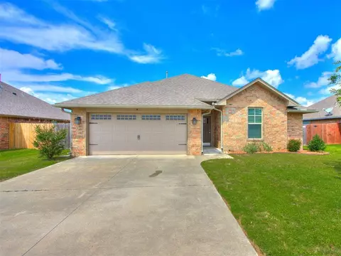 2118 Whispering Pine Blvd, Shawnee, OK 74804