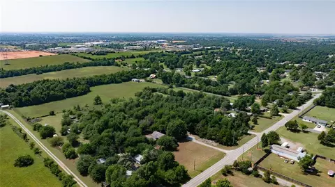 1015 S Morgan Rd, Mustang, OK 73064