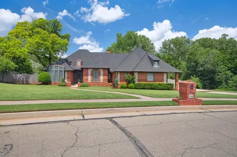 2401 Augusta Ave, Edmond, OK 73034