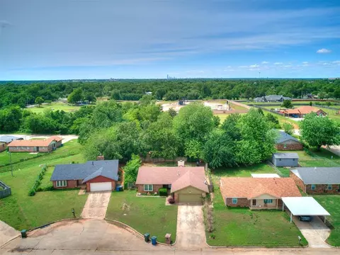 621 Briarwood Dr, Midwest City, OK 73130