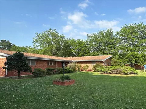 120 E Adams St, Holdenville, OK 74848