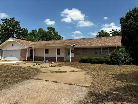 1213 S 10th St, Kingfisher, OK 73750