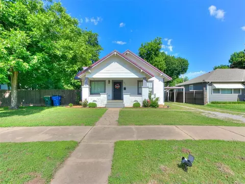 821 S 17th St, Chickasha, OK 73018