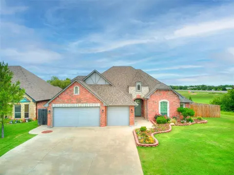 15300 Creek Vista Cir, Edmond, OK 73013