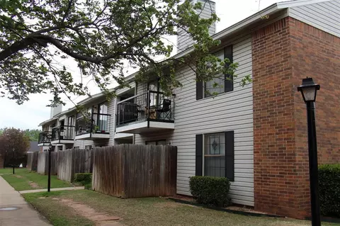 3000 Chautauqua Blvd #104, Norman, OK 73072