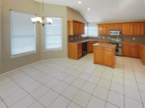 800 Shadowhill St, Norman, OK 73071 photo 2