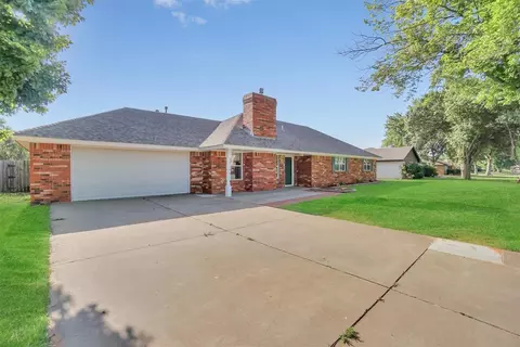 1006 Kathys Pl, Elk City, OK 73644