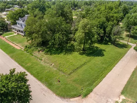 1004 W Warner Ave, Guthrie, OK 73044