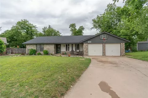 11041 NW 113th St, Yukon, OK 73099