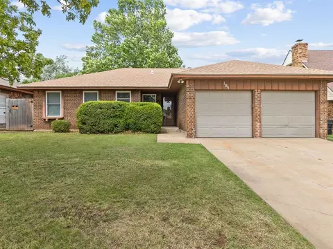105 S Patterson Dr, Moore, OK 73160
