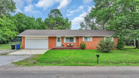 1304 E Lawrence St, Wynnewood, OK 73098