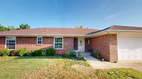 802 Jay Dr, Noble, OK 73068
