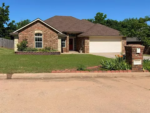 2216 University Blvd, Chickasha, OK 73018