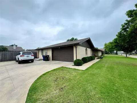 114 Caulder Dr, Chickasha, OK 73018
