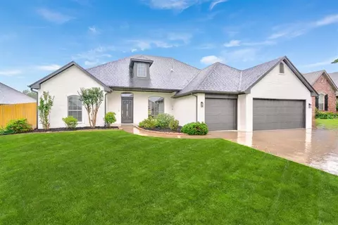1633 Indian Springs Dr, Edmond, OK 73003