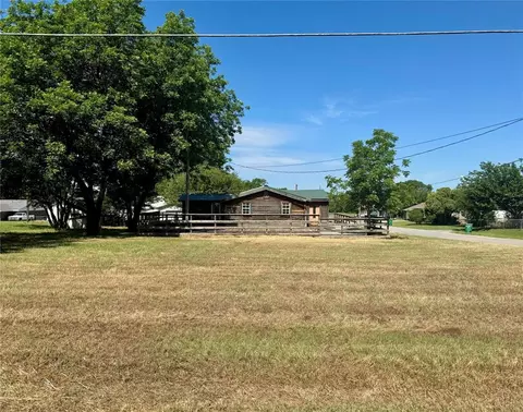 1026 E Hayes St, Mangum, OK 73554