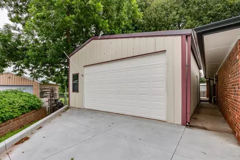 706 Vick Cir, Yukon, OK 73099