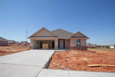 3013 Crossover Ct, Moore, OK 73160 photo 2