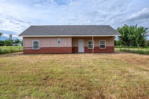 310 E Fortune St, Coyle, OK 73027 photo 2