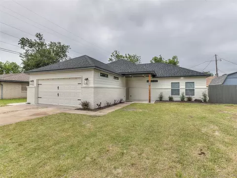 3704 N Saint Charles St, Warr Acres, OK 73112