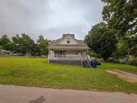 1402 E 9th St, Shawnee, OK 74801