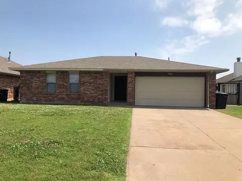 648 NW 21st St, Moore, OK 73160
