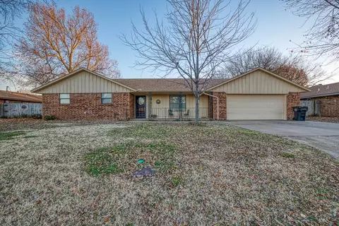 530 Sunset Dr, Watonga, OK 73772