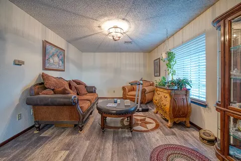 530 Sunset Dr, Watonga, OK 73772 photo 2