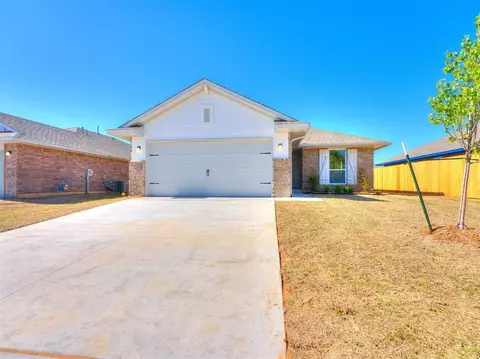 11428 SW 11th St, Yukon, OK 73099