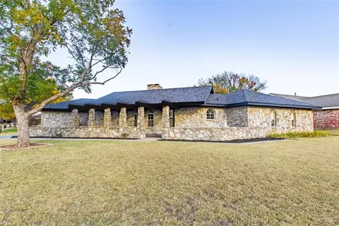 20 SE Camelot Dr, Lawton, OK 73501