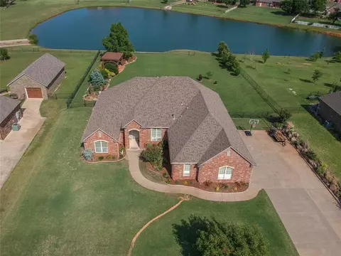 832 Sterling Dr, Choctaw, OK 73020