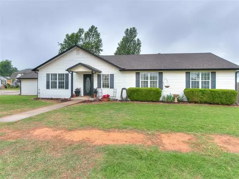 107 SW 2nd St, Tuttle, OK 73089