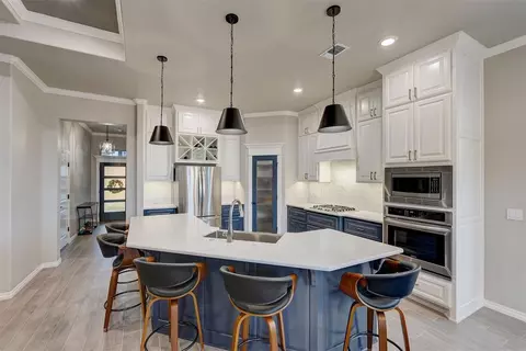 2825 Clover Field Dr, Edmond, OK 73034