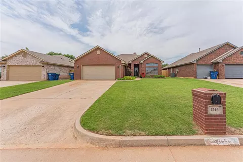 1315 N Lilac Ter, Mustang, OK 73064