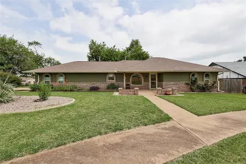 901 N Patterson Dr, Moore, OK 73160