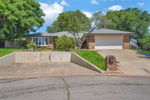 6 Easy St, Clinton, OK 73601