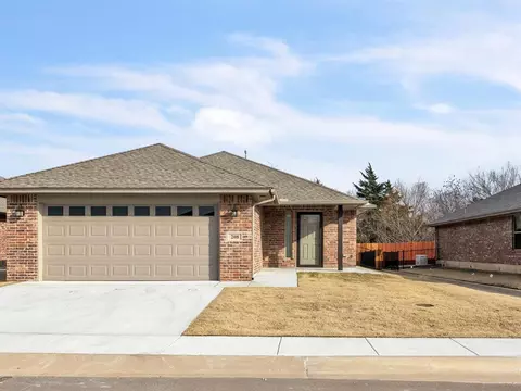 208 Meadow Dr, Newcastle, OK 73065