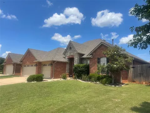 1012 Lanie Ln, Moore, OK 73160 photo 2