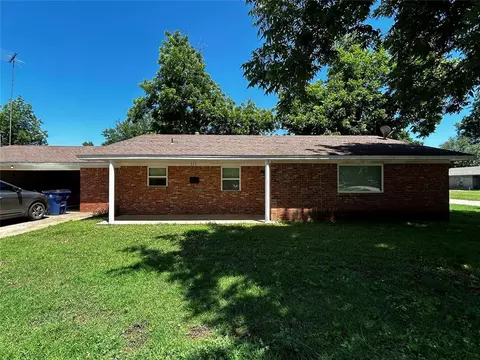 725 S 15th St, Chickasha, OK 73018