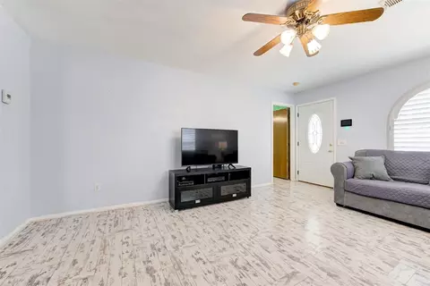 920 N Windermere Dr, Moore, OK 73160 photo 8