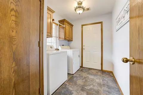 920 N Windermere Dr, Moore, OK 73160 photo 38