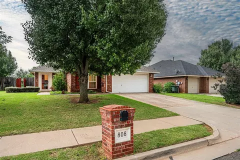 808 Adam Ct, Edmond, OK 73003